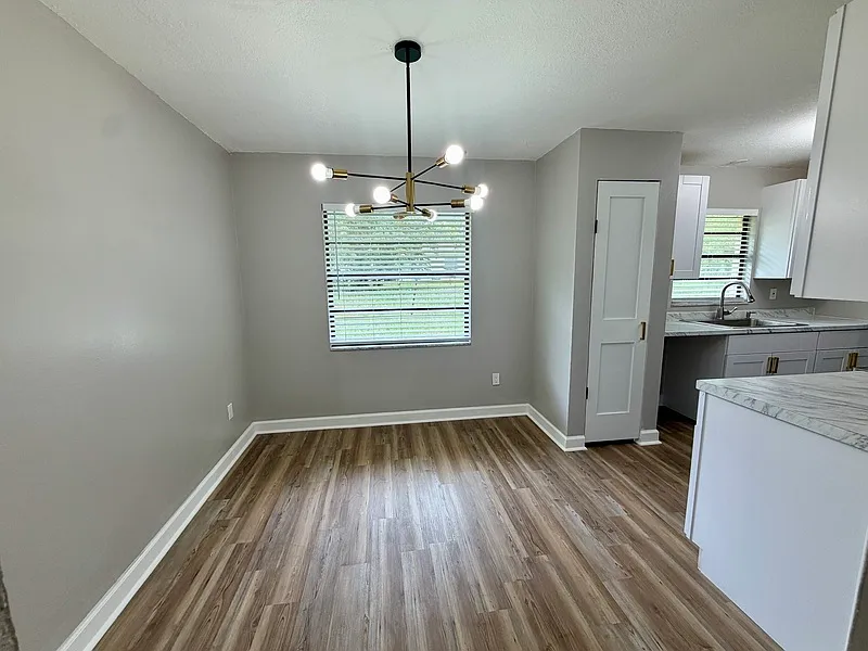 3 bed, 1.5 bath, 1396 sqft, $1,890 — Photo 2