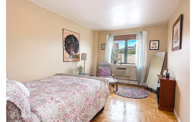 Sold by Douglas Elliman | media 14