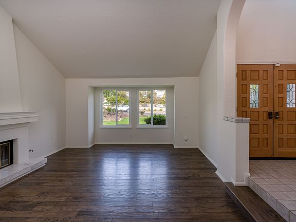 3rd image of 3260 San Ysidro St