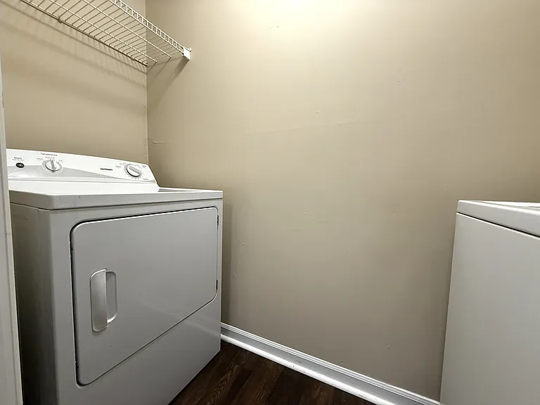 Bellewood Park Apartments — Photo 13
