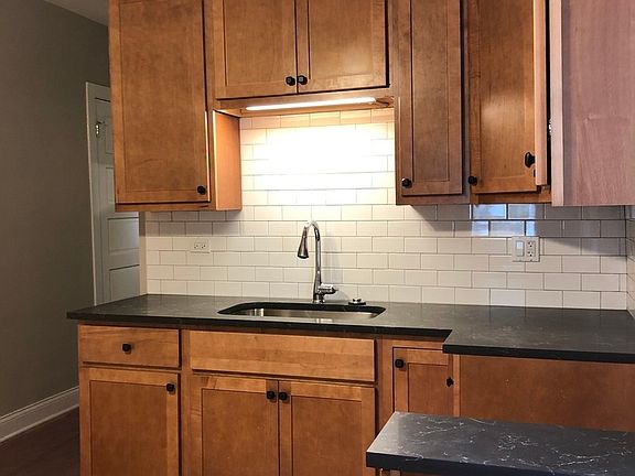 3rd image of 2115 N Leavitt St APT 1