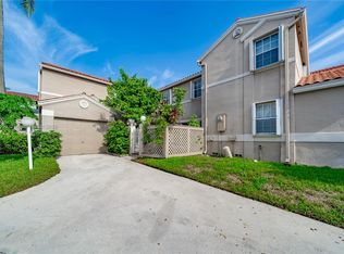 11135 Neptune Dr, Cooper City, FL 33026