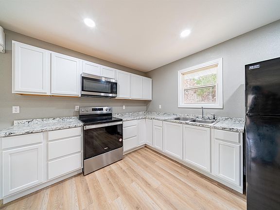 3rd image of 349 Honeysuckle Ln