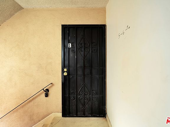 4th image of 1046 N Sierra Bonita Ave