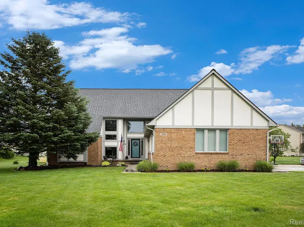 1898 Deer View Ct, Howell, MI 48843