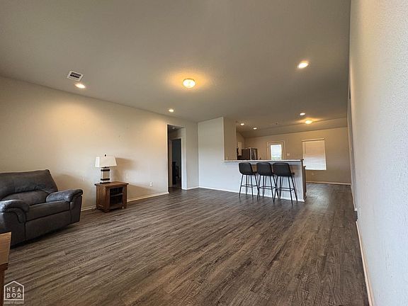 4th image of 303 Cole Dr
