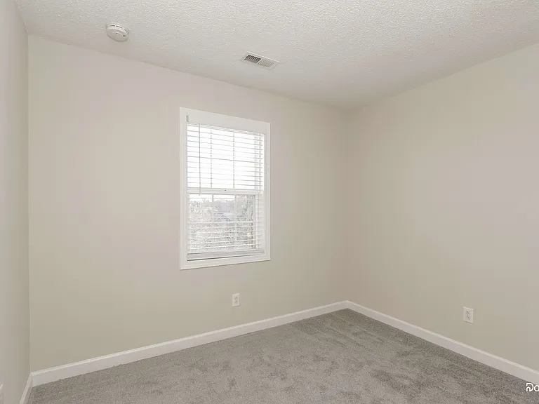104 Lenox Ln — Photo 9