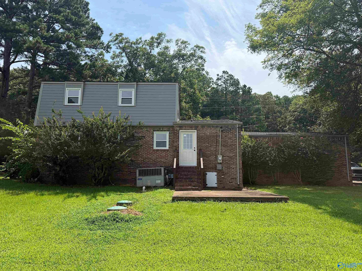 3 bed, 2.5 bath, 2159 sqft, $1,975 — Photo 2