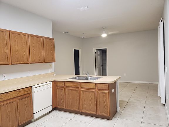 3rd image of 347 Aylesbury Ct