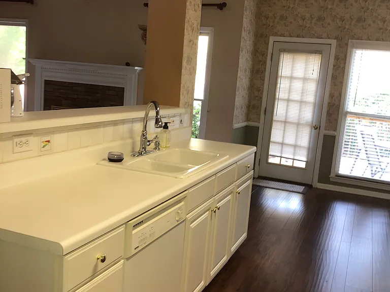 1066 Atherton Ln — Photo 12