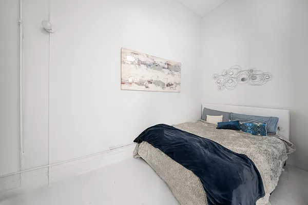 Rented by Douglas Elliman | media 20