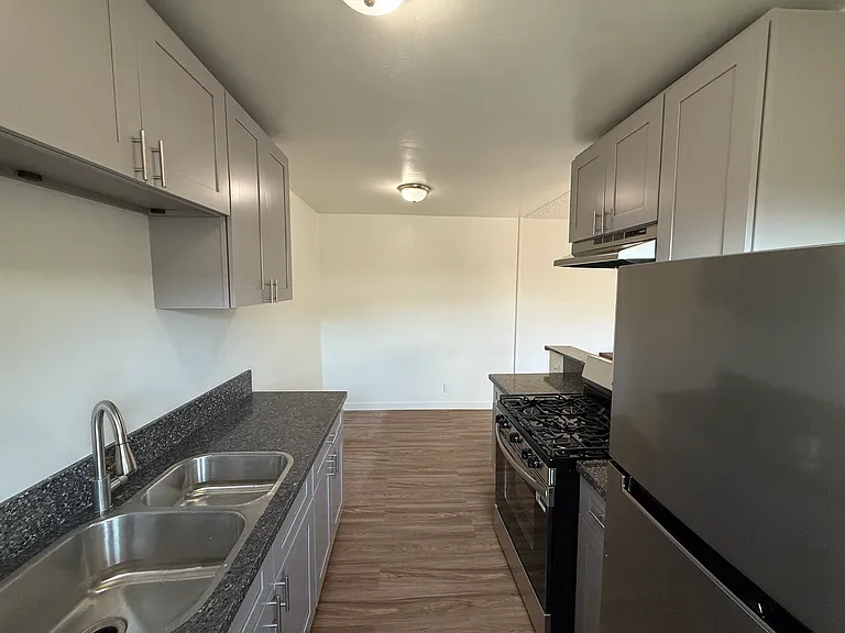 231 Justin Ave #7 — Photo 3