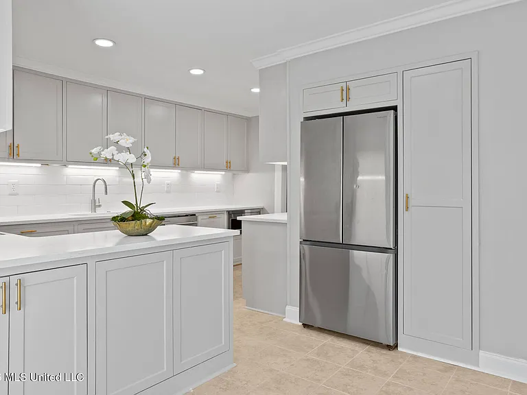 1112 Meadowbrook Rd — Photo 10