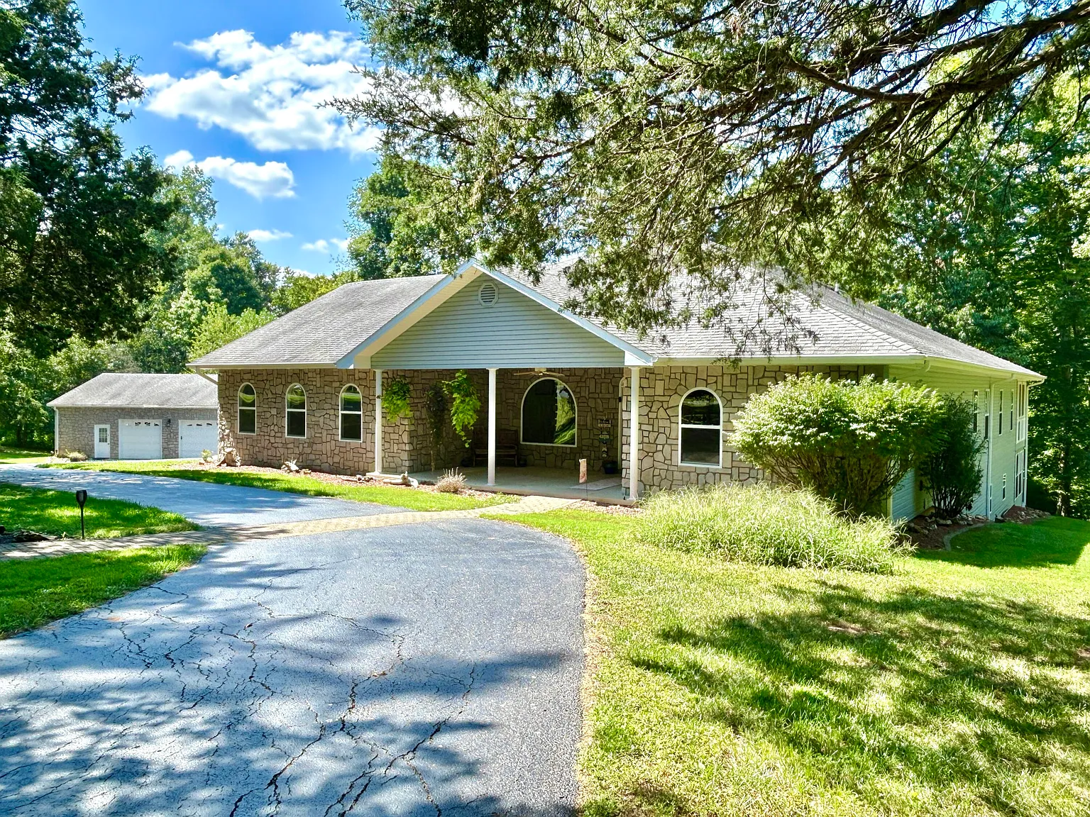 172 Lantern Way photo 1