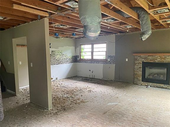 2nd image of 2 Ridgewood Ln