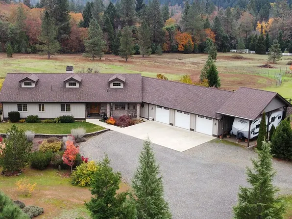 375 Edgerton Ln, Wolf Creek, OR 97497