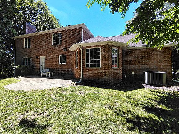 4th image of 1315 W Wexford Pl