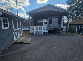 13 Sunshine Ln, Falling Waters, WV 25419