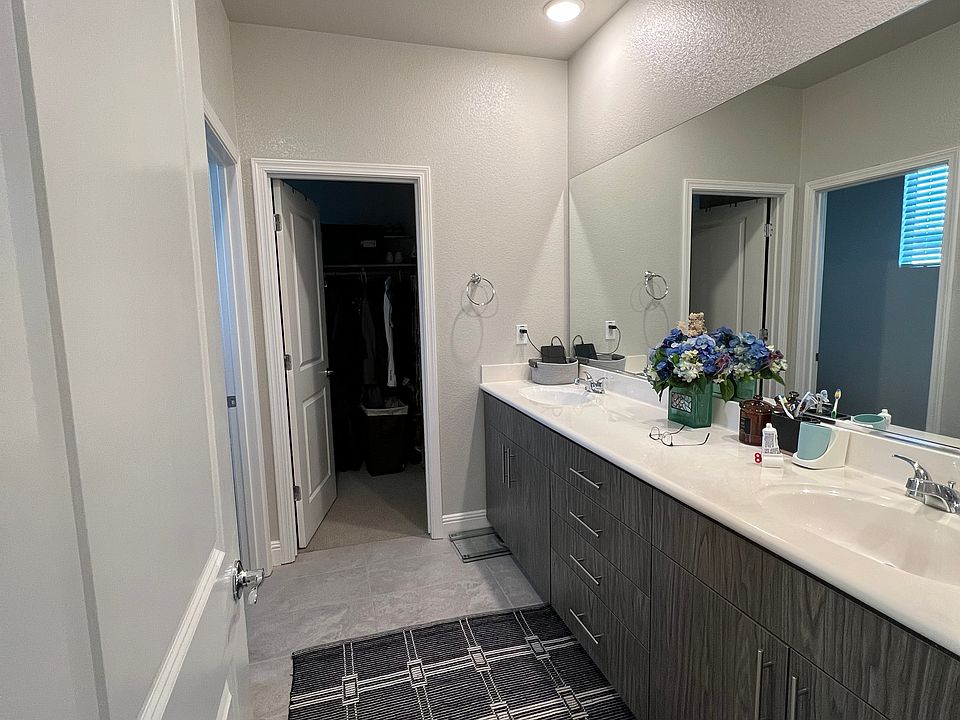 2nd image of 10824 Portico Cir
