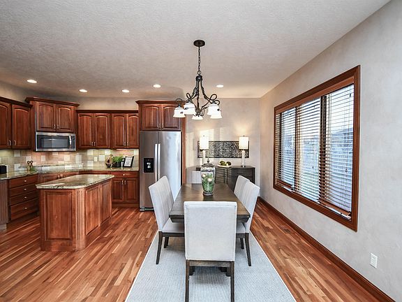 3rd image of 1405 W Wicklow Ln