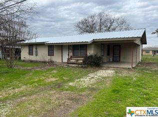 621 Hewitt St, Groesbeck, TX 76642