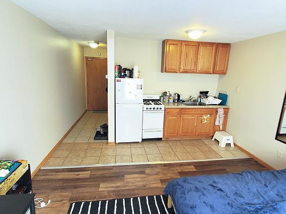 2nd image of 1215 4th St SE APT 6