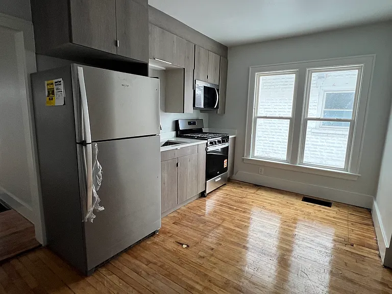 541 Lincoln Ave NW — Photo 8