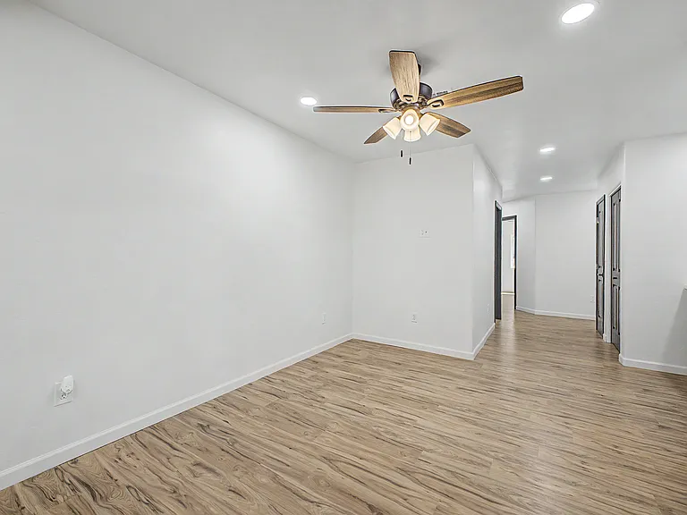 2249 E Silver St — Photo 11
