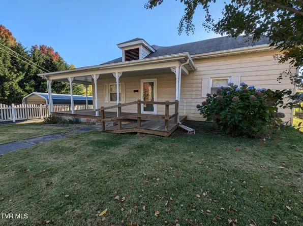 709 W Hillcrest Dr, Johnson City, TN 37604