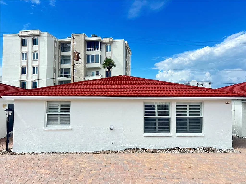 2 bed, 2.0 bath, 1190 sqft, $10,200 — Photo 1