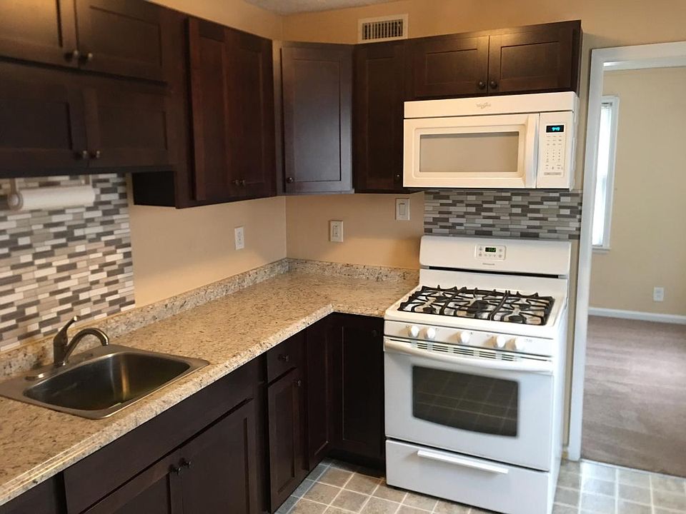 1st image of 377 W Brockton Ave