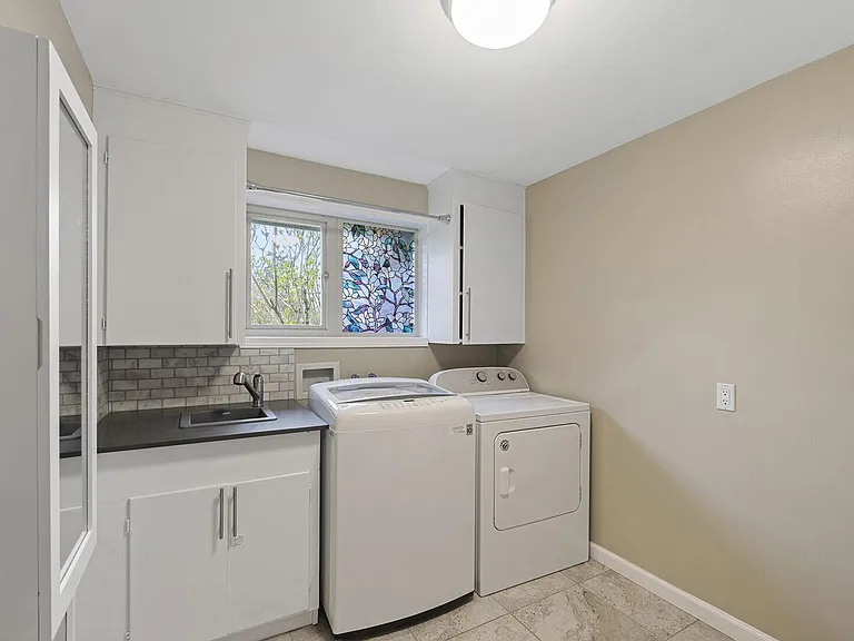1627 E Broadway St — Photo 20
