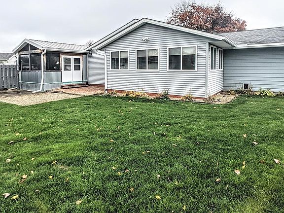 3rd image of 919 Richards Dr