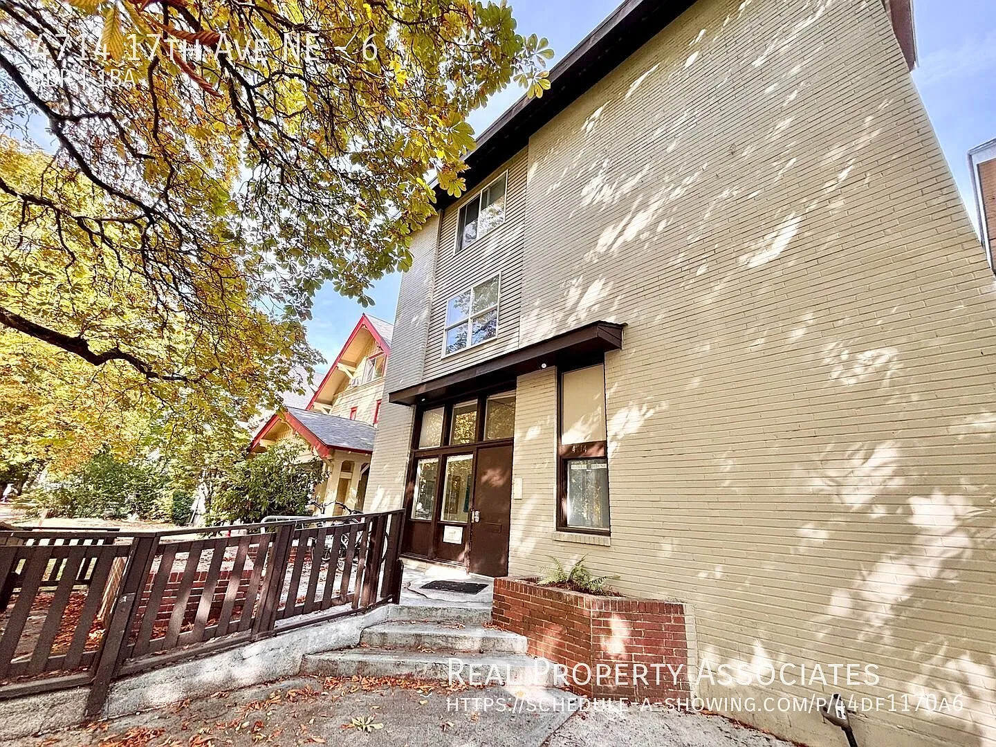 Room For Rent In The University District Flexible Lease Terms! *Shared Living* — Photo 1