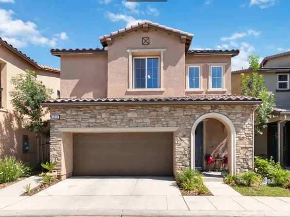 6262 E Overlook Way, Fresno, CA 93727
