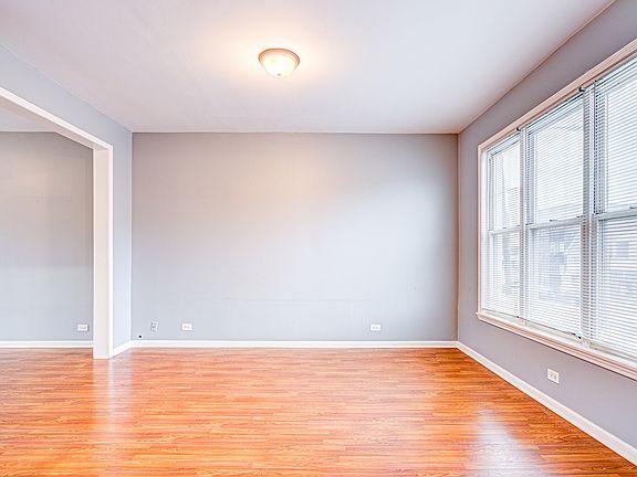 3rd image of 4335 N Western Ave #2