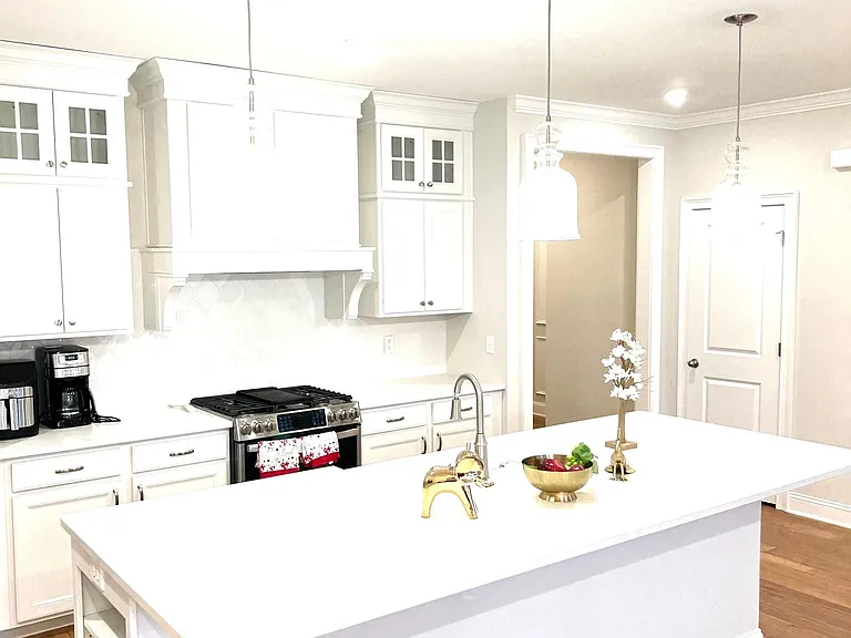 605 Charleston Dr — Photo 6