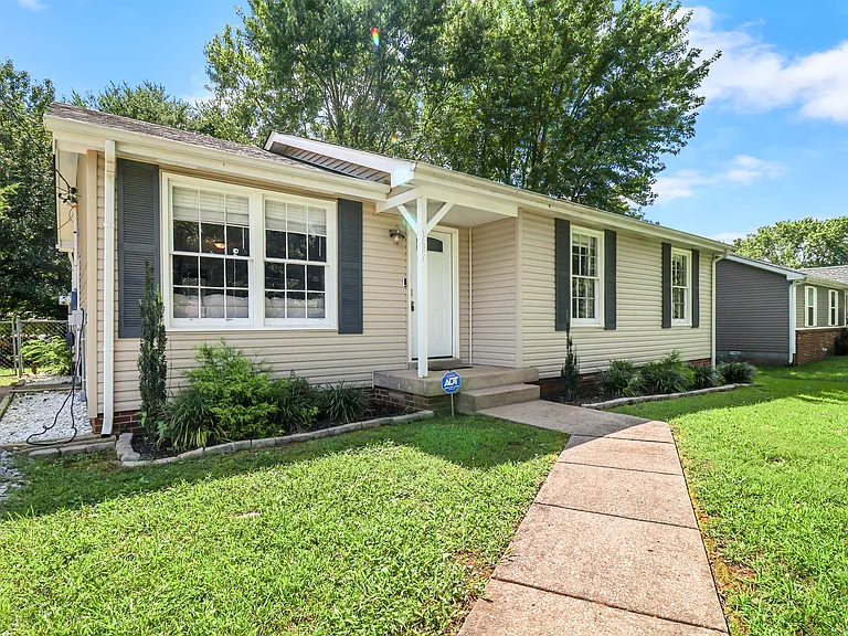 1497 Craig Dr — Photo 3