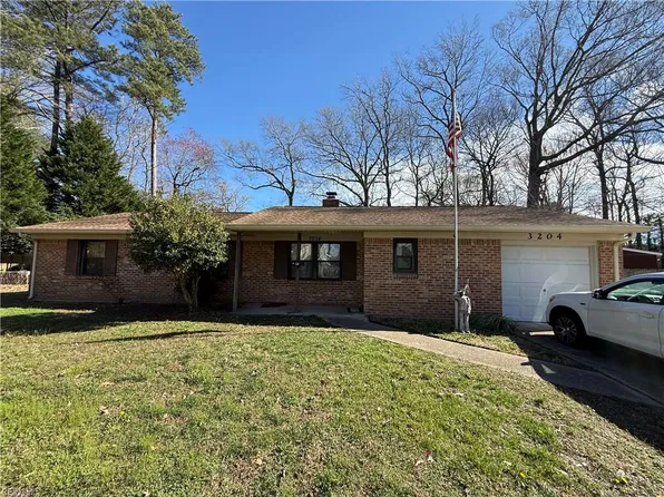 3204 Club House Rd, Virginia Beach, VA 23452
