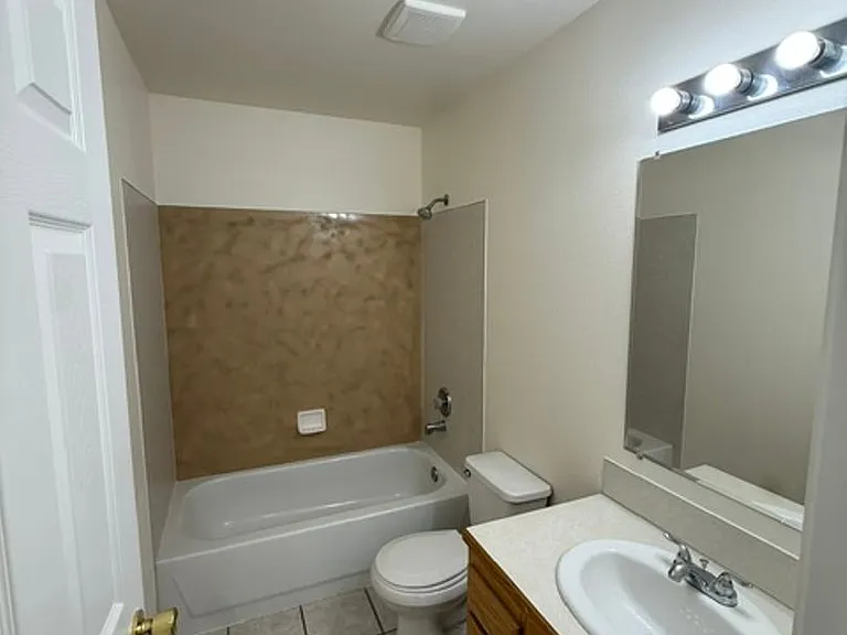 31 N State St — Photo 27