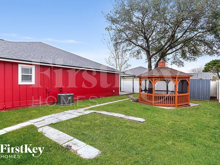 2343 Mindanao Dr — Photo 14