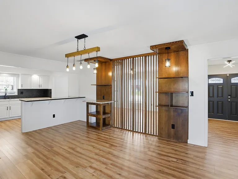 512 Lexington Blvd — Photo 22