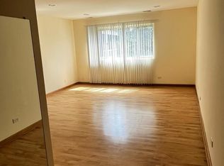 640 Perrie Dr APT 202, Elk Grove Village, IL 60007