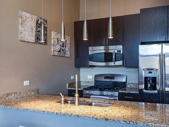 5th image of 3245 N Ashland Ave APT 3C