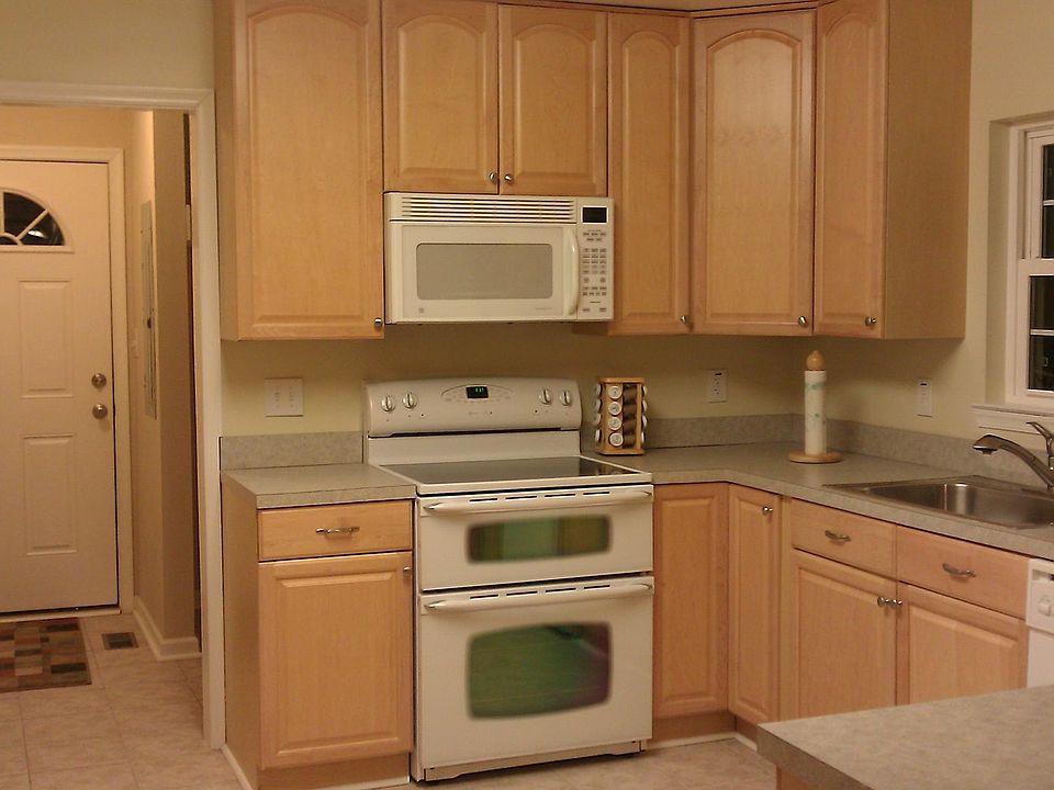2nd image of 842 12th St