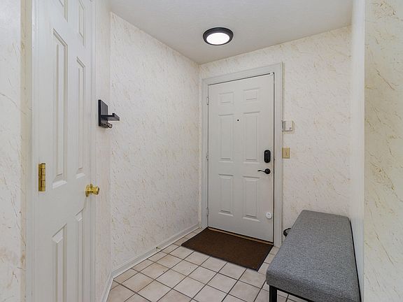 5th image of 6915 Parkview Dr