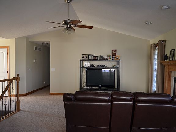 4th image of 105 11th Avenue Court West