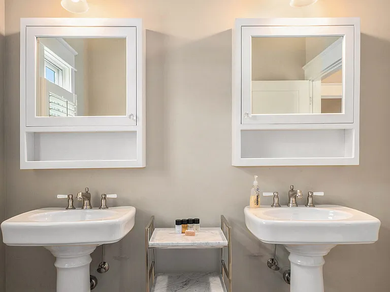 27 Howard Ave — Photo 33