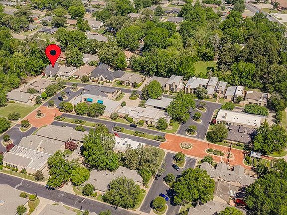 3rd image of 16 Palisades Blvd