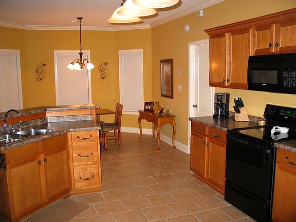 Kitchen and Breakfast Area